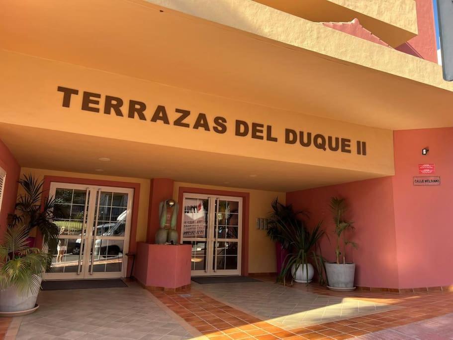 33 Pleasures Del Duque Apartment